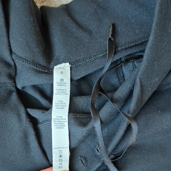 Lululemon Black Cropped Ankle Pants Size 6 - Picture 3 of 8